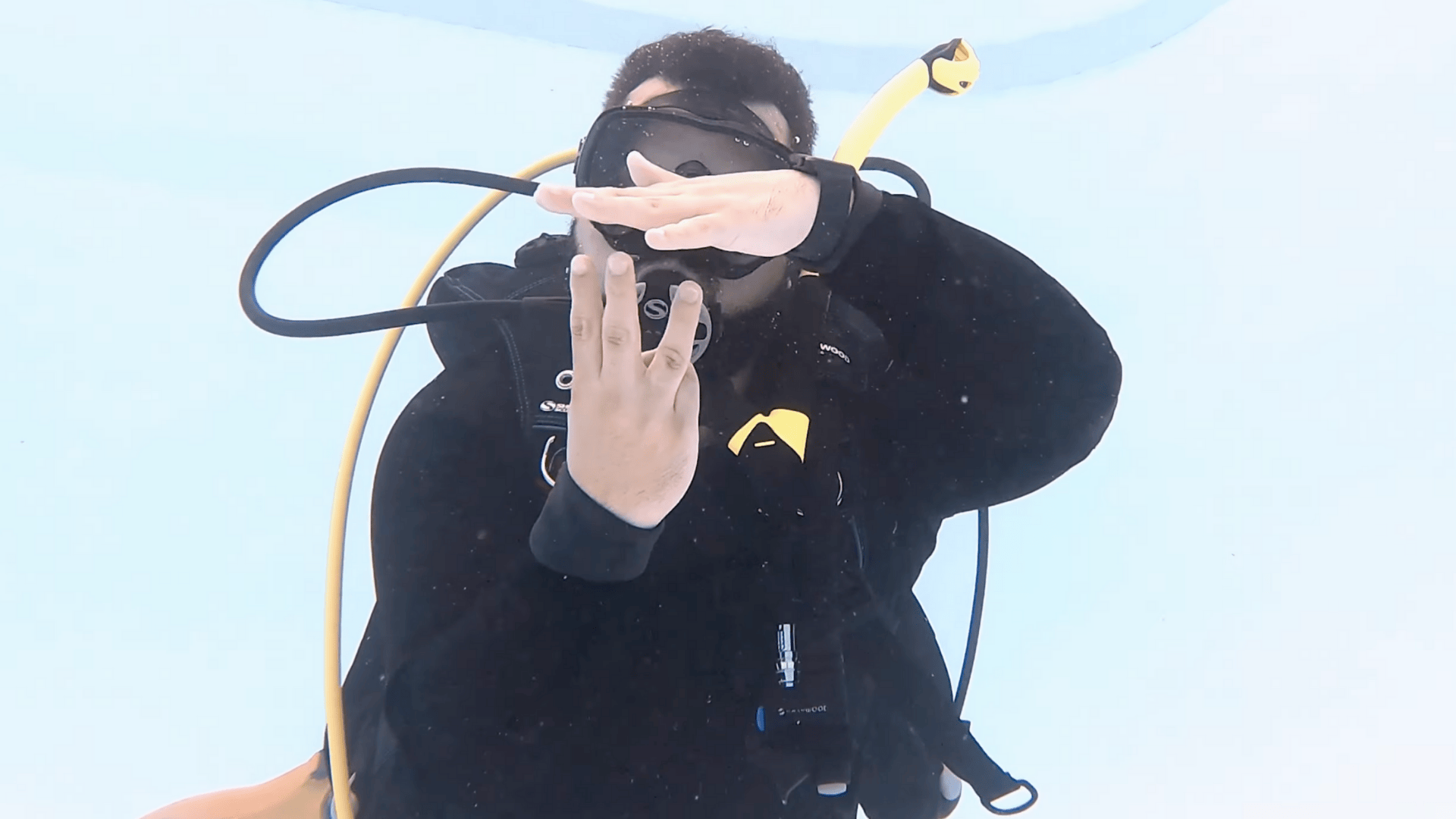 3 minute safety stop scuba hand signal