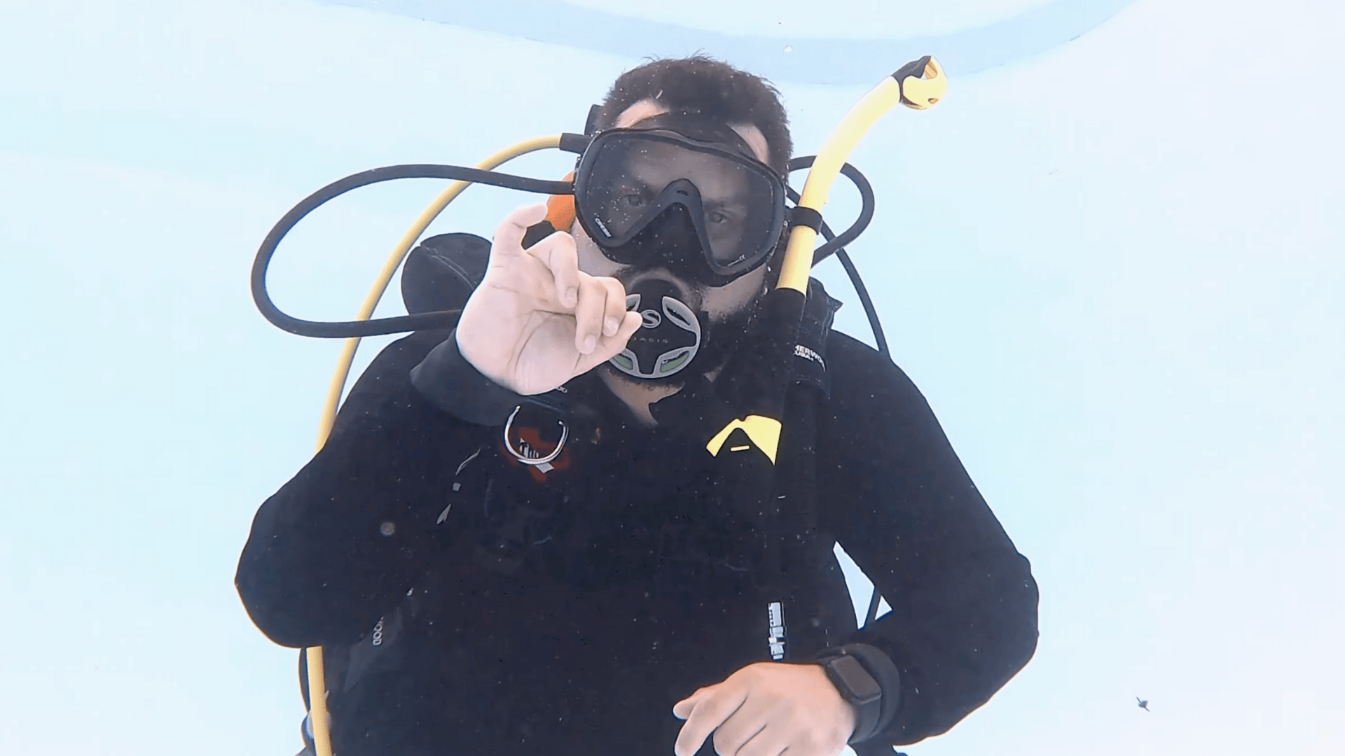 Deco NDL scuba hand signal