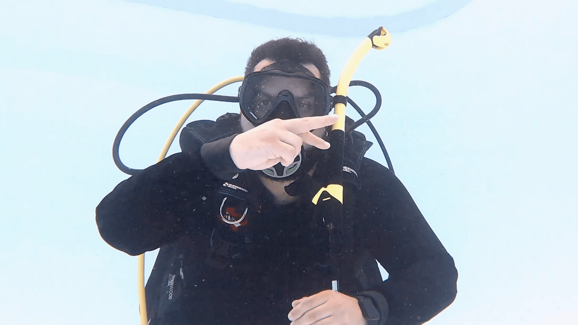 Swim scuba hand signal