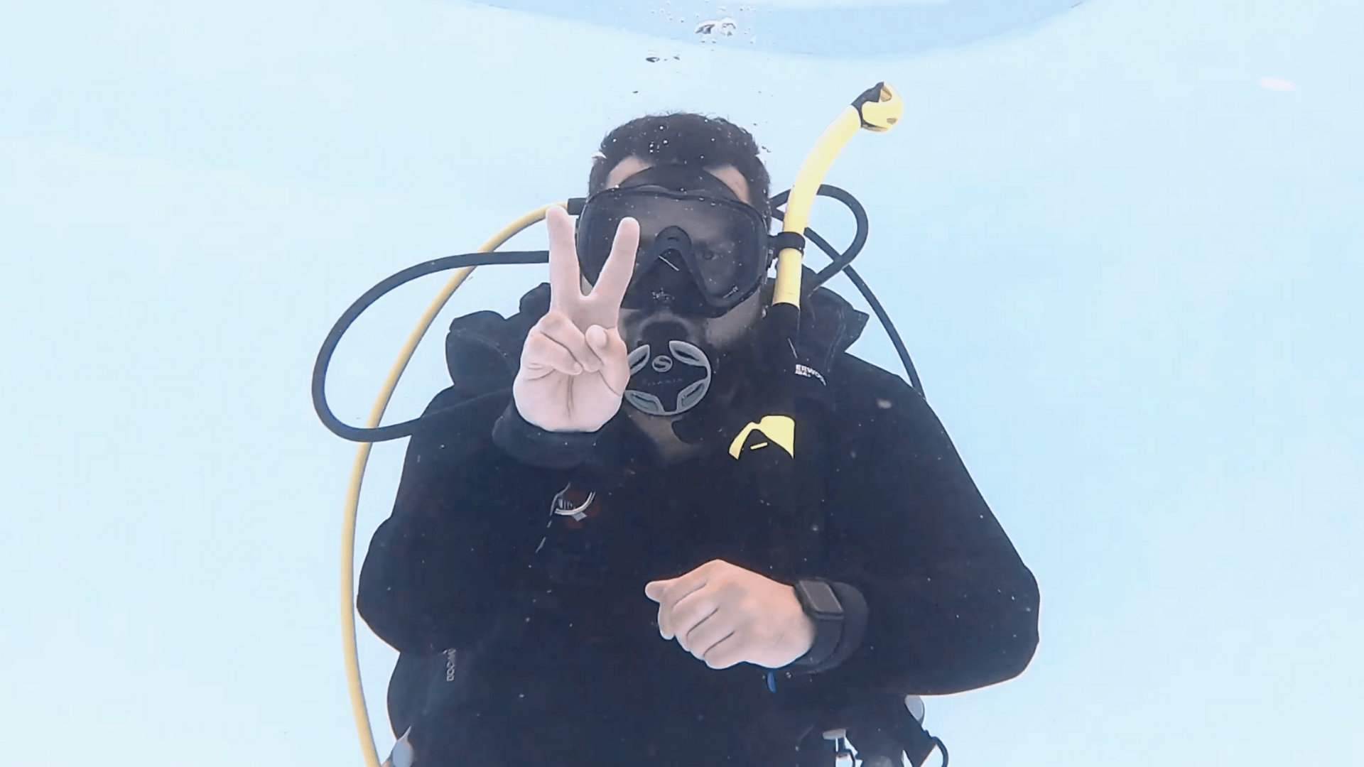 air pressure numbers scuba hand signal