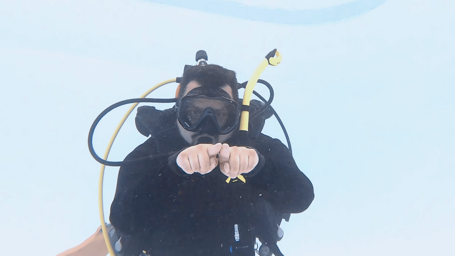 buddy up scuba hand signal