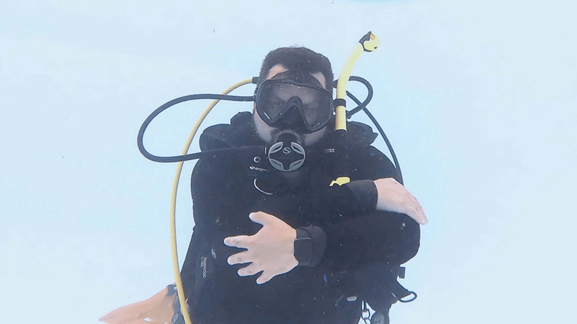 i am cold scuba hand signal