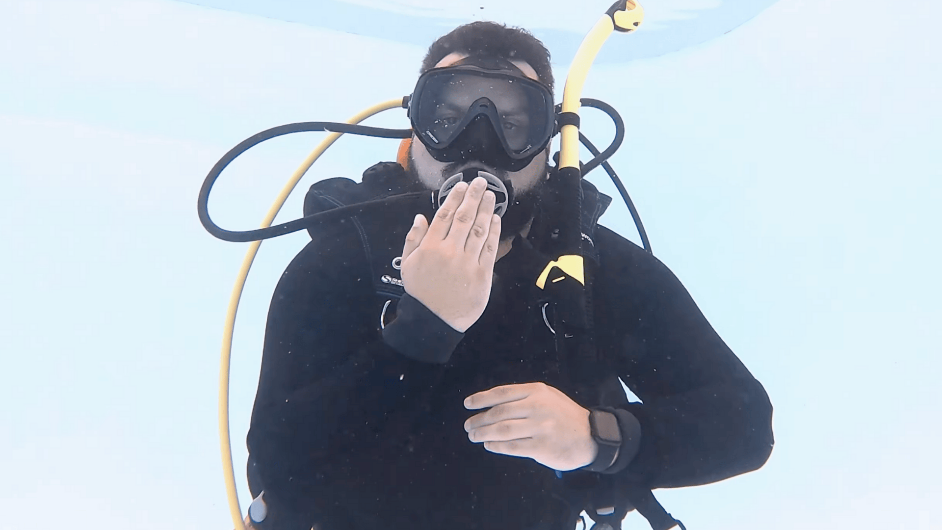 share air scuba hand signal