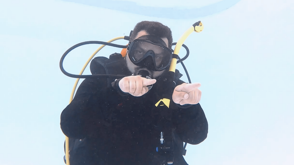 Scoby Hand Signal 25 Scuba Hand Signals Every Diver Must Know - Airkayaks