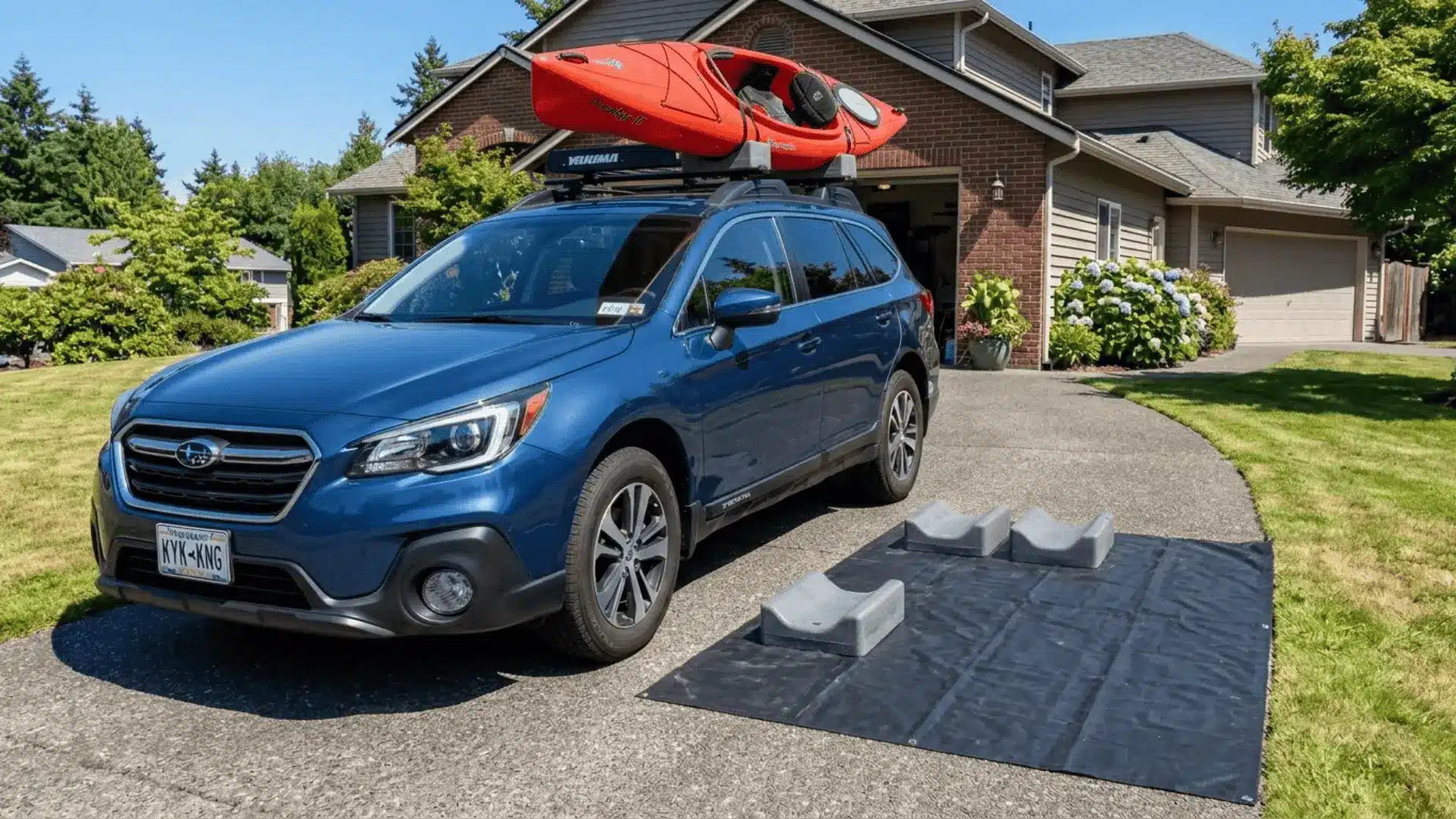 Kayak-Being-Positioned-On-Roof-Rack-With-Padding