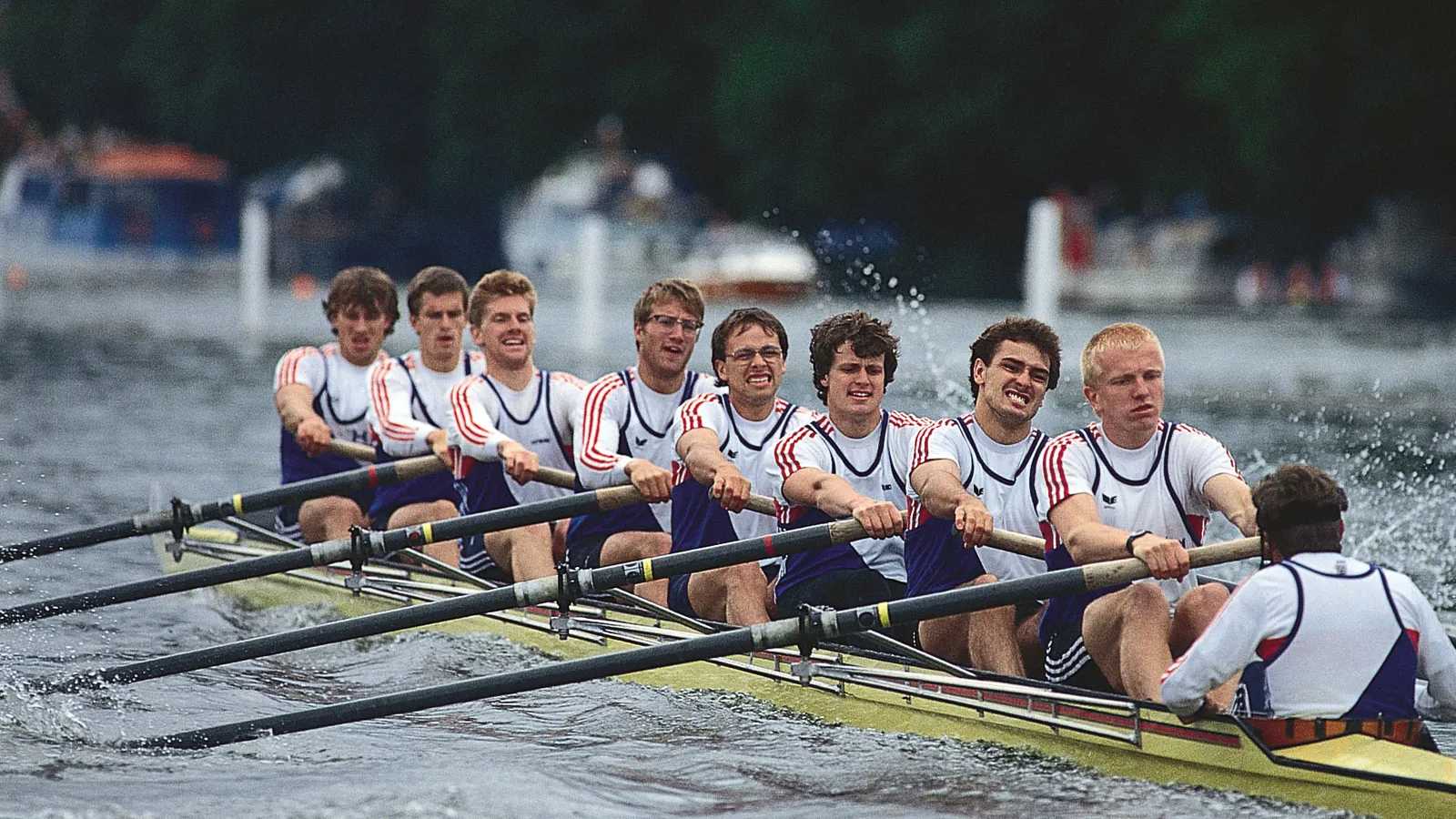 crew sport boat on water