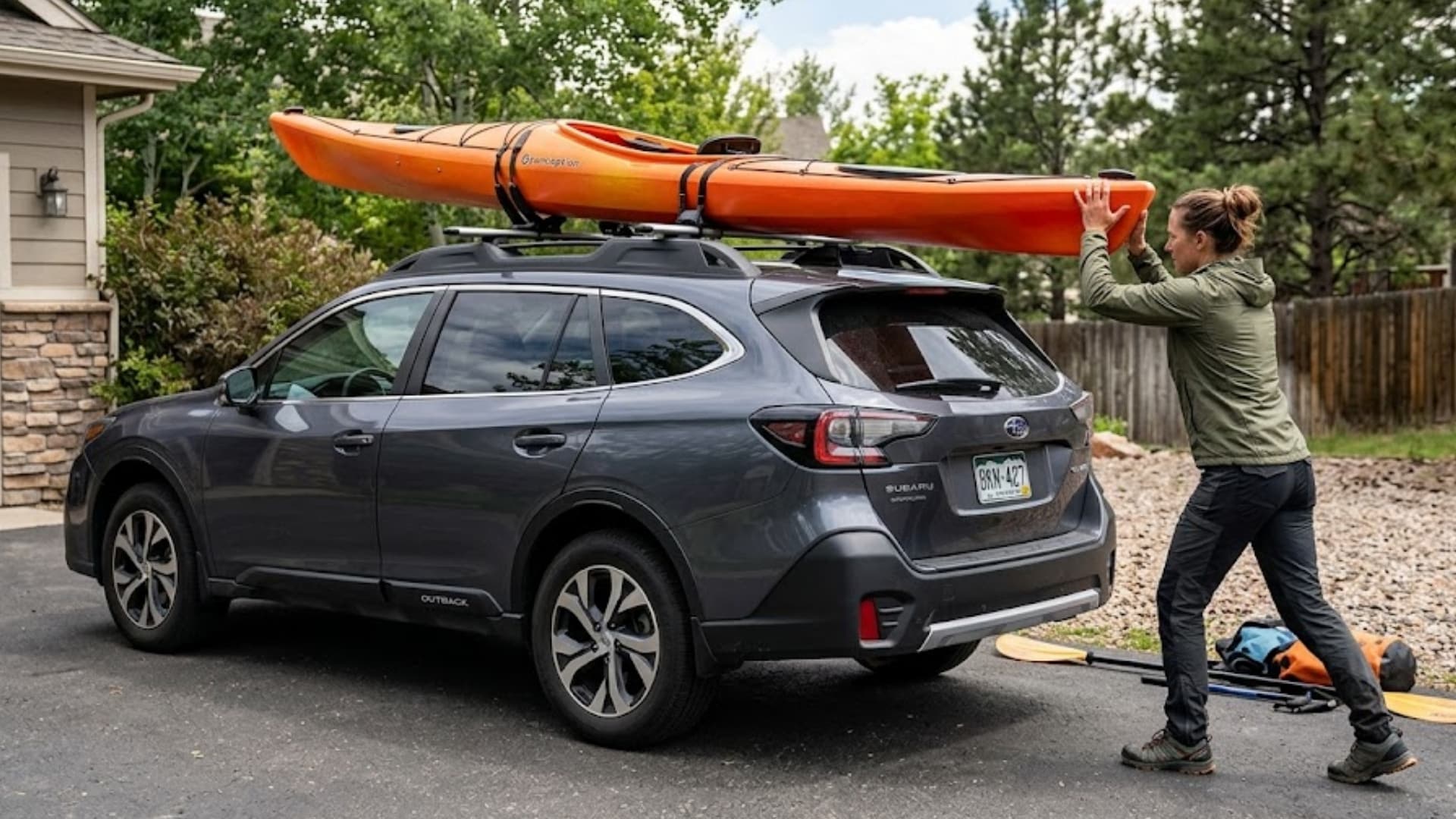 rear-slide-method-for-loading-kayak-on-suv-roof-rack-by-one-person