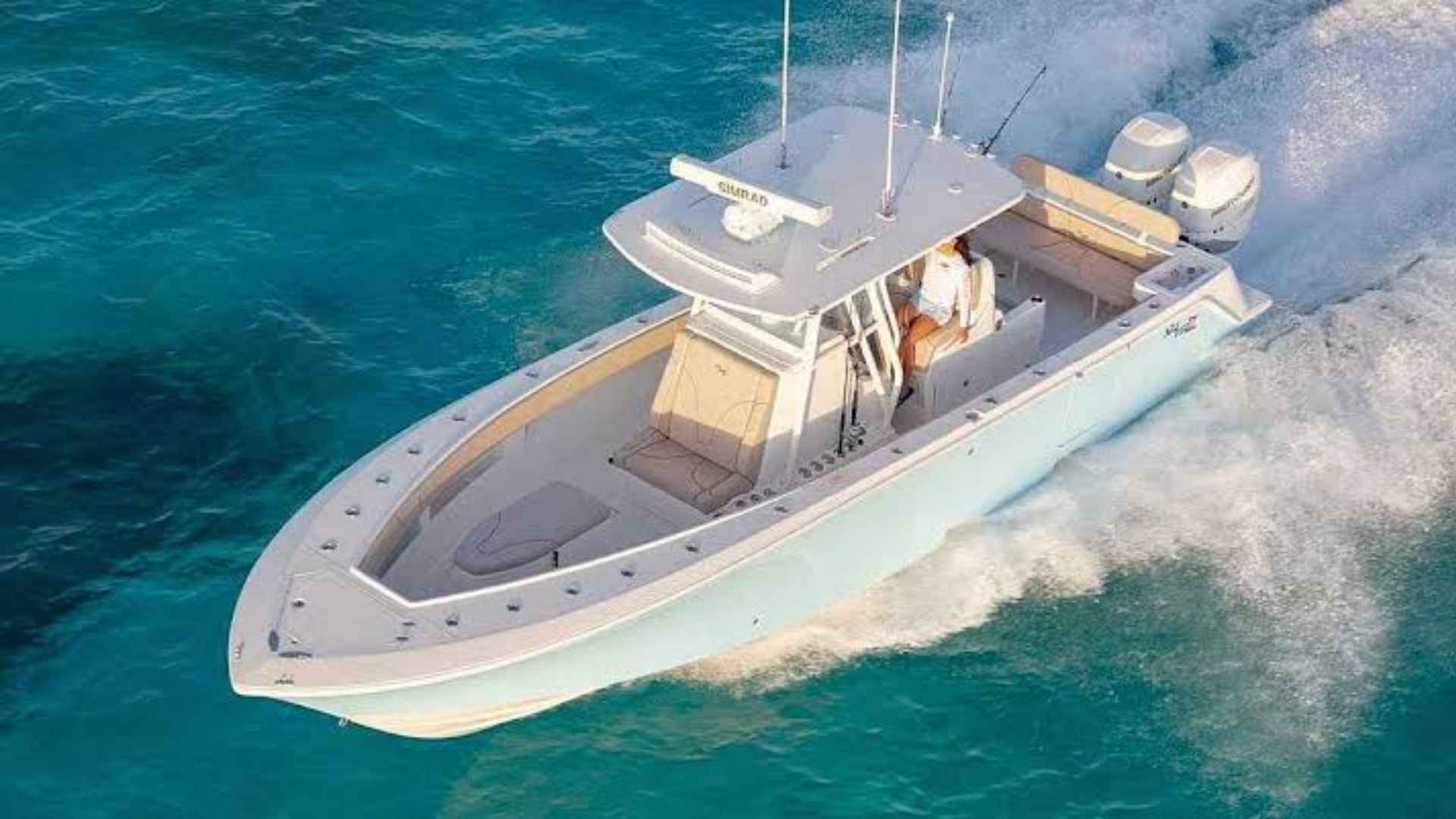 SeaVee 322Z stepped hull center console boat built for speed