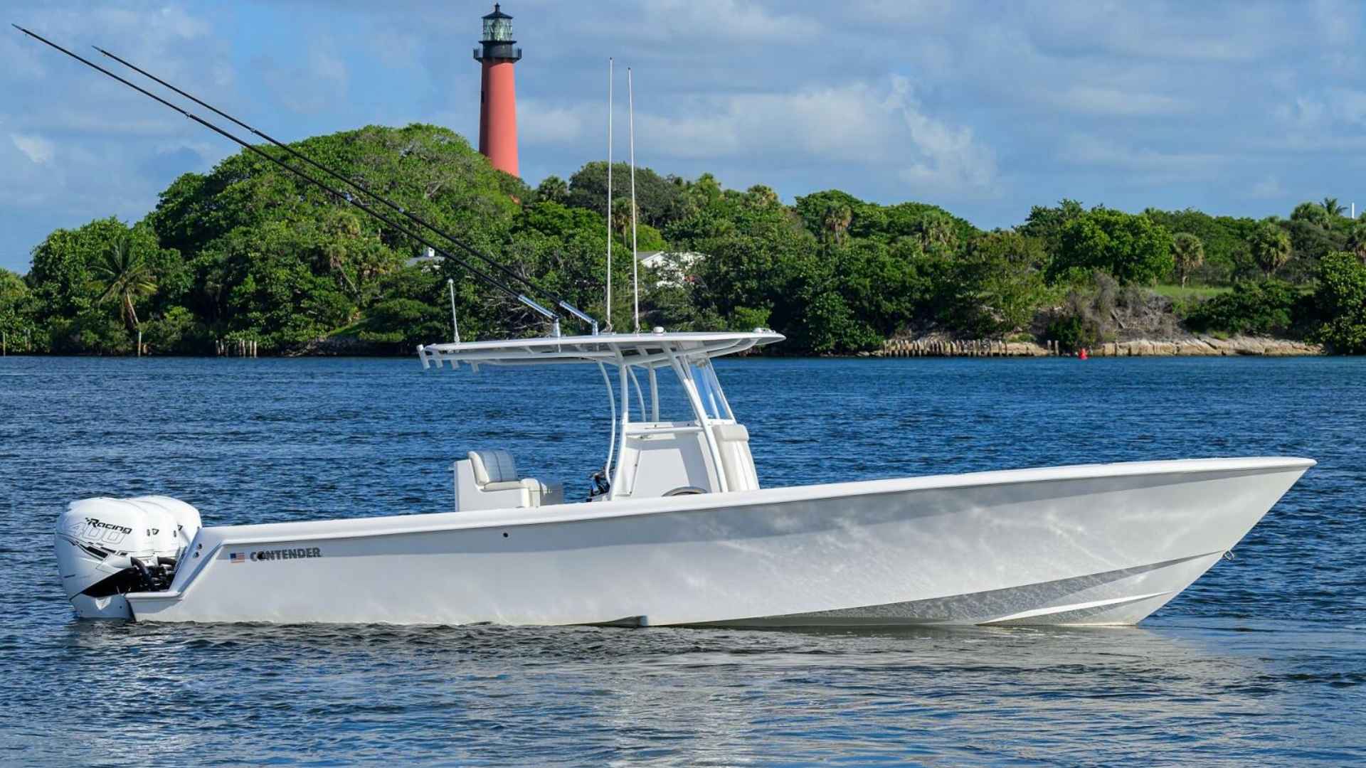 Contender 35 ST offshore center console boat built for long-range fishing