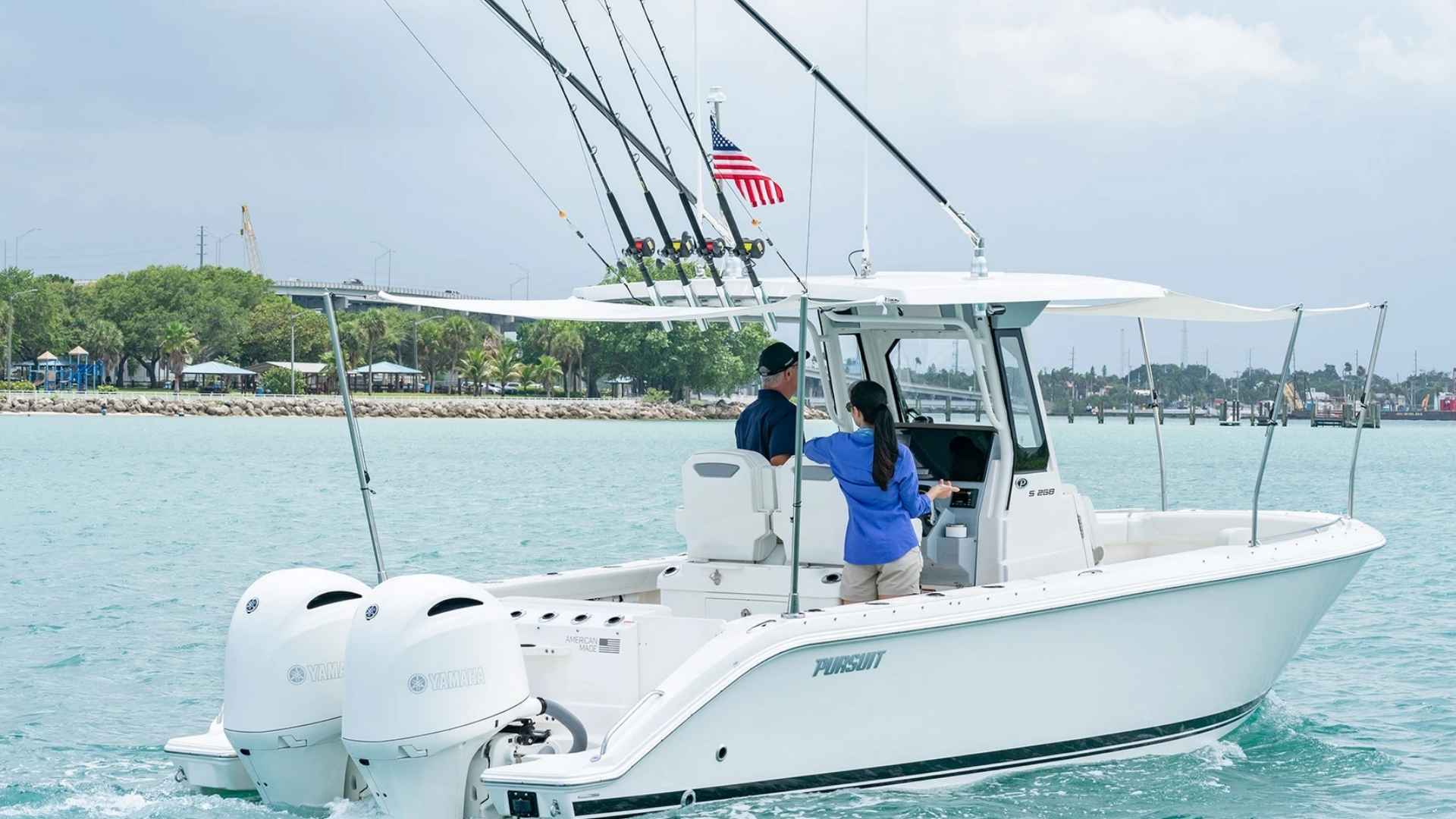 Pursuit S 268 Sport center console boat with twin Yamaha outboards